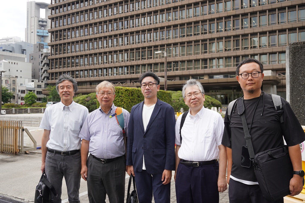 デジタル時代の「知る権利」を守る。情報開示を阻む手数料を問う訴訟